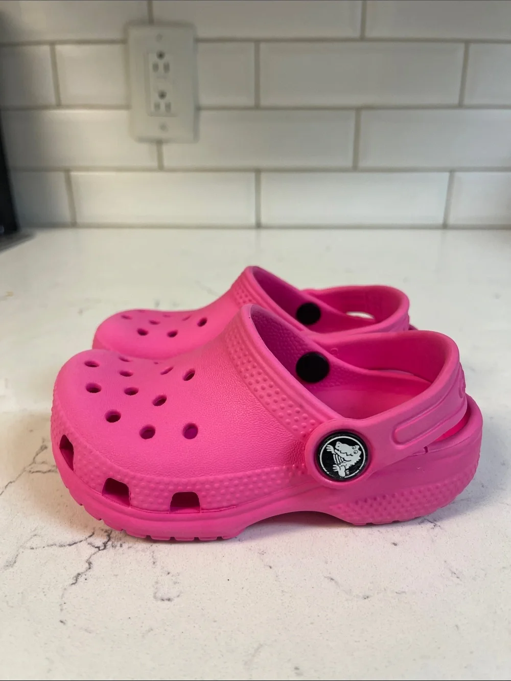 Crocs Classic Clogs Kids Size 7 Pink 206990 Barbie Pink